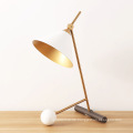 Neues Design Metalltischlampe modernes Schlafzimmer LED Tisch Schreibtischlampe